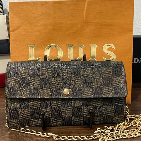 Louis Vuitton Handbags - Louis Vuitton damier wallet w/unbranded chain